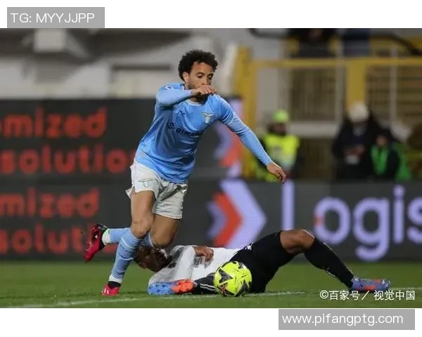 坎布尔主场迎战特温特双方争夺关键三分的精彩对决