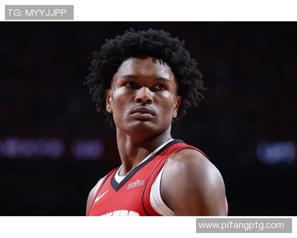 火箭队在激烈对决中以四比三战胜太阳队成功晋级季后赛的精彩瞬间