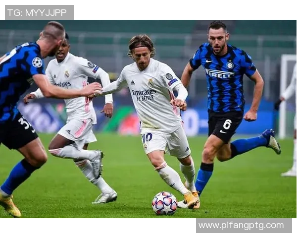 雄鹿与活塞首战精彩回顾球星对决引发球迷热议